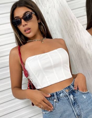 بلوزة قصيرة سادة أنيقة من SHEIN