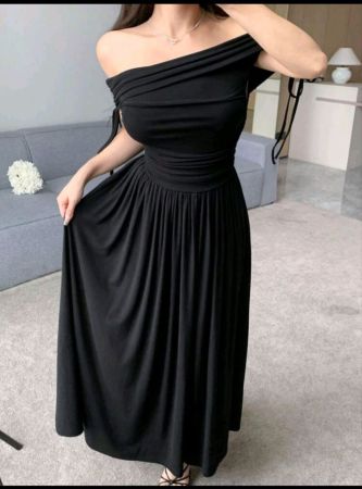 فستان DAZY النسائي الضيق بأكمام قصيرة وأكتاف مكشوفة