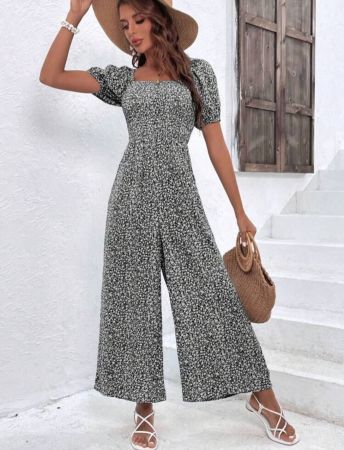 جمبسوت SHEIN Clasi برباط على الخصر وأكمام قصيرة مزخرف بنقشة زهور صغيرة وجيوب، بتصميم مناسب لعطلة الصيف
