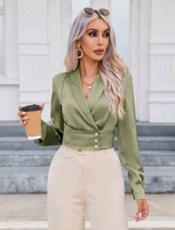 بلوزة SHEIN Privé بياقة شال وتفاصيل أزرار