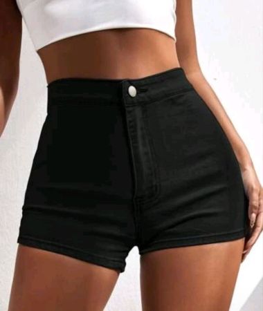 شورت جينز ضيق بخصر عالٍ من مجموعة EZwear الصيفية من SHEIN