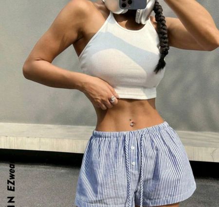 شورت SHEIN EZwear نسائي مخطط برباط بسيط للاستخدام اليومي