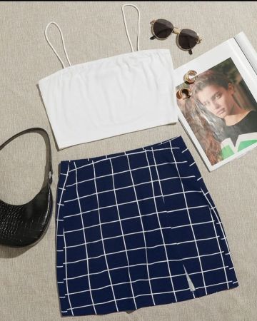طقم SHEIN EZwear بلوزة كامي سادة وتنورة شبكية بحاشية مقسمة