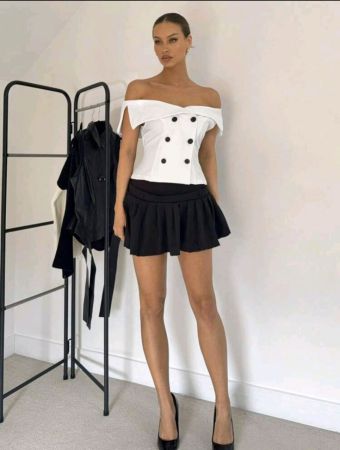 قميص نسائي أنيق مكشوف الكتفين مزدوج الصدر من Siren Gaze Old Money Summer Office Wear 2025 - بلوزة بيضاء منسوجة بسيطة للعمل غير الرسمي لقضاء العطلات الأوروبية وارتداء ملابس نهارية فاخرة، بلوزة للخروج
