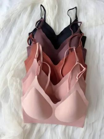 مجموعة ملابس داخلية وملابس نوم أساسية من Shein، مكونة من 5 قطع حمالة صدر سادة