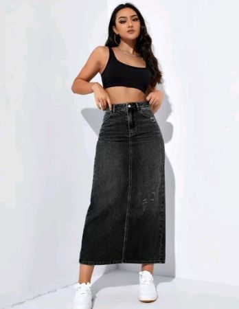تنورة جينز من SHEIN EZwear بخصر مرتفع وممزقة من الخلف