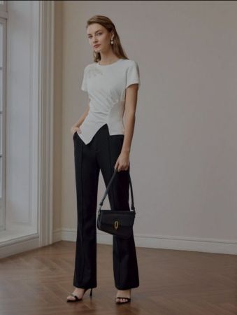 تي شيرت MOTF PREMIUM RUCHED ذو حافة غير متماثلة لملابس العام الجديد
