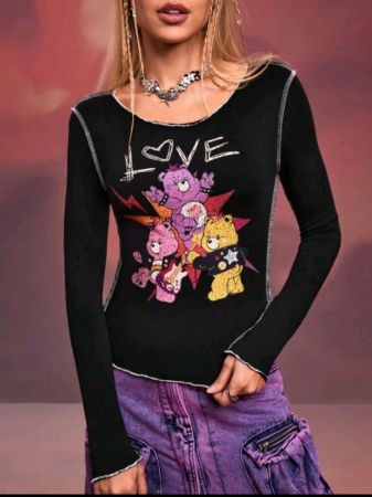 تي شيرت SHEIN X Care Bears بتصميم دببة لطيفة برقبة مستديرة وأكمام طويلة، مناسب للعطلات وعيد الشكر والربيع والمهرجانات