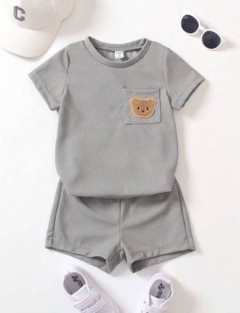 SHEIN Genkimix Kids طقم ثوب بأكمام قصيرة وسروالل شورت بطبعة دب تيدي للصبي وجيب بطبعة المربعات العارض العادي