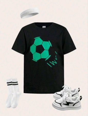 تي شيرت SHEIN Tween للأولاد بتصميم مستوحى من كرة القدم بأكمام قصيرة وتصميم متوهج في الظلام وفتحة رقبة مستديرة