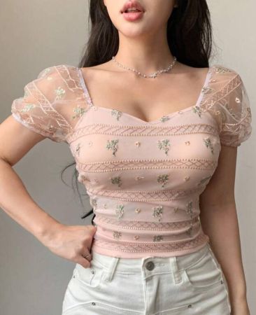 DAZY ملابس علوية نسائي بأكمام قصيرة ضيق بتطريز شفاف شبكي لخروجات الصيف مزخرف بالزهور