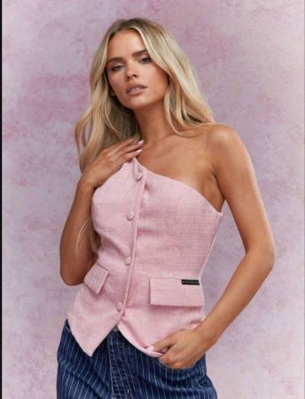 بلوزة MISSGUIDED من التويد بتفاصيل معدنية على الكتف الواحد
