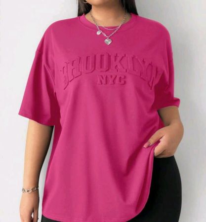 تي شيرت SHEIN CURVE نسائي مقاس كبير منقوش عليه حروف بروكلين
