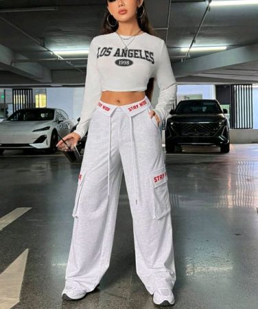 بنطال رياضي من SHEIN EZwear بجيوب جانبية ورسومات وأحرف ورباط على الخصر