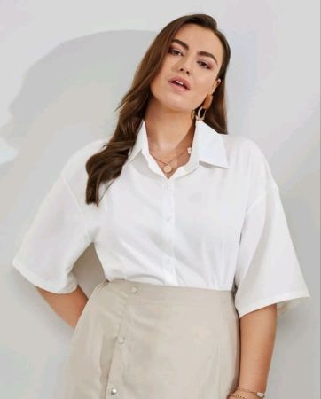 قميص SHEIN Clasi Plus Size خفيف الوزن كاجوال بأكمام قصيرة وياقة واقفة للتنقل