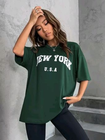 تي شيرت SHEIN MOSTA مطبوع عليه حروف ورسومات على الكتف منسدلة، تي شيرتات جرافيكية للنساء
