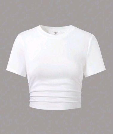 تي شيرت SHEIN Streecool Kids Teen Girl بلون سادة بتصميم مجعد قصير وضيق