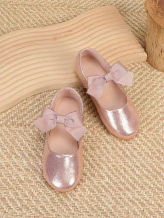 حذاء رياضي مسطح بلون معدني للبنات مع تصميم فيونكة من البوليستر من ماري جين