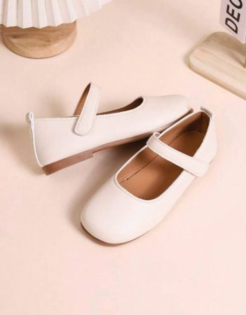 جزوار بناتية من مادة البي يو بلون بيج مع تصميم قابل للتعديل بخطاف وحلقة ، رأس دائري ، بطانة غير قابلة للانزلاق ، مريح وخفيف الوزن ، لون أحادي مناسب للباليه / الرقص ، مناسب للبنات  للمدرسة وحفلات الأعياد والارتداء اليومي الكاجوال للاستخدام الداخلي / الخارجي في جميع الفصول