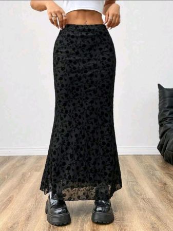 تنورة نسائية من SHEIN EZwear بنقشة زهور شبكية عالية ومنخفضة على شكل حرف A