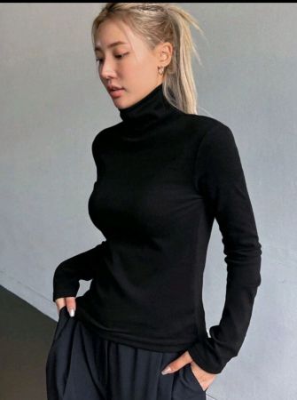 تي شيرت DAZY بلون سادة وياقة مدورة