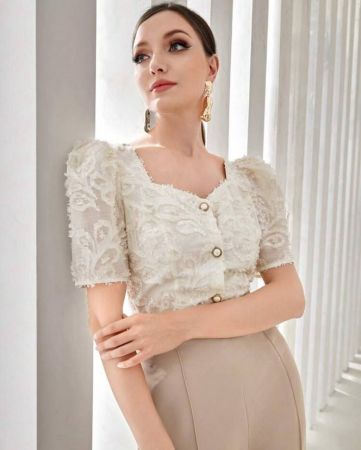 Modelyn بلوزة جاكار ياقة سويت هارت اكمام منتفخة أزرار أمامية