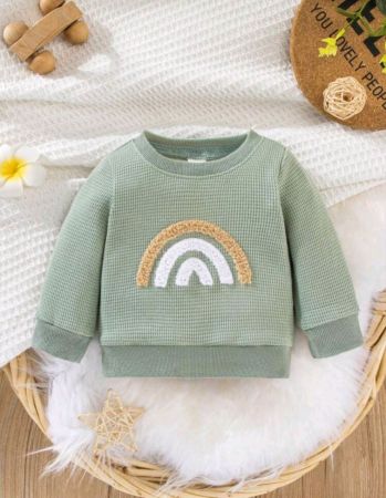 بلوفر بنقشة قوس قزح للأولاد الصغار