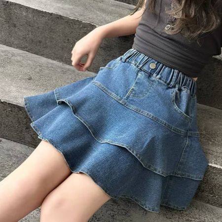 تنورة جينز عادية بأزرار الأظافر وحاشية بتأثير الريشة للصبايا في سن المراهقة، قطعة واحدة للصيف