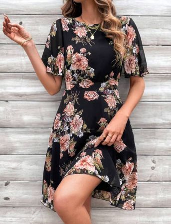 SHEIN Clasi فستان طبعات زهرية بأكمام قصيرة وطية نسائي