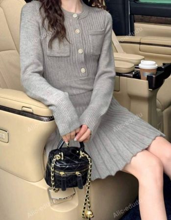 Alicedudu فستان صوفي موحدة اللون أزرار أمامية