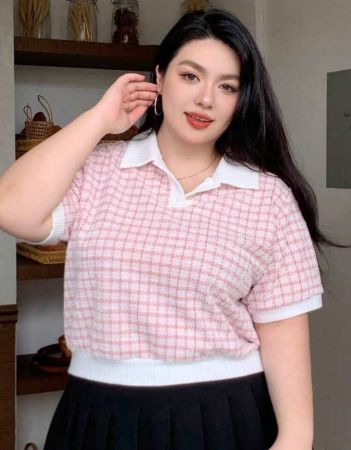 Dazy Plus قميص كاجوال قصير الأكمام للسيدات ذوات الحجم الكبير، بتصميم ألوان متباينة وطبعات مربعات، مع أزرار نصفية، ملابس مناسبة للمعلمات