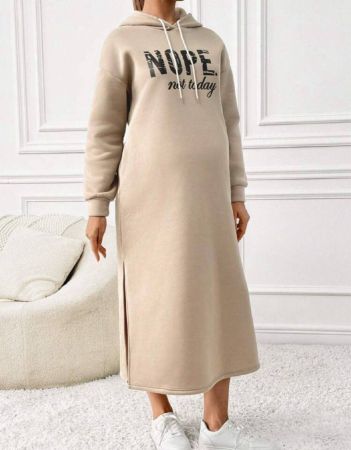 SHEIN بلوزة رياضية كاجوال مطبوعة مع أذيال مشقوقة ذات قبعة، للحمل، للشتاء