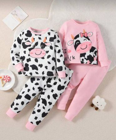 SHEIN طقم بيجاما ضيق من طباعة البقر لفتاة الرضع 2طقم