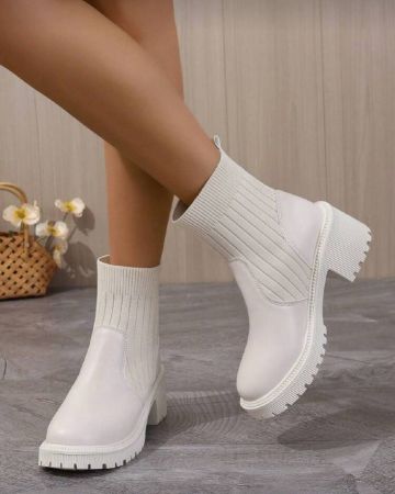 بوت نسائي مُحبوك بسيط ذو كعب منصة، لون بيج، مناسب للصيف والعودة للمدرسة والأنشطة اليومية والخارجية. ذو كعب سميك وآخمص مطاطي، بأناقة ومطابقة لملابس المرأة