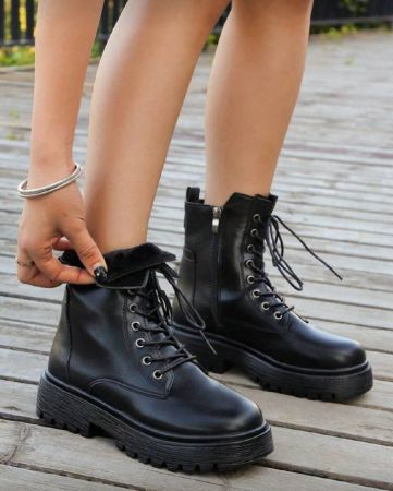 بوت نسائية جديدة للخريف/الشتاء باللون الأسود، بوت دراجات نارية بنعل سميك وأصبع قدم مستدير وأربطة، بوت قتالية أنيقة وعصرية بطراز بريطاني أندروجيني، بوت للنساء