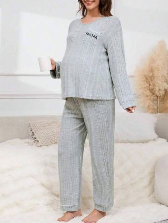 طقم بنطال وهوديي من القماش الفليس ذو لون متماسك مع جيب بطباعة الحروف، ملابس منزلية للحامل