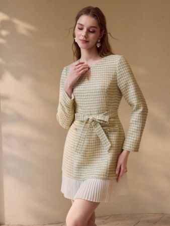 MOTF PREMIUM فستان بتنورة مطوية من القماش التويد