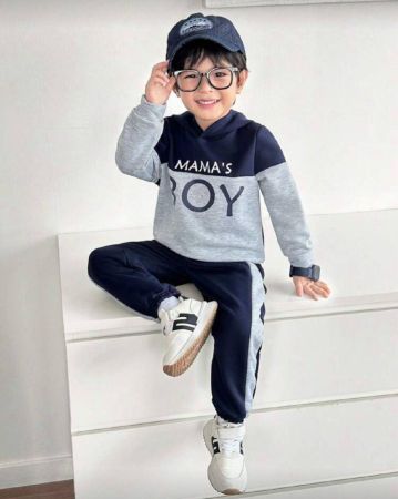 SHEIN مجموعة 2 قطعة من البلوف الأنيق للفتى مع البنطلون الشتوي، قميص هوديي ملون وبطبعات حروف،ملابس شتوية
