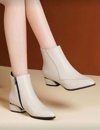 مثالي مع الكارديجان، بوت كاحل نسائية جديدة موسم خريف وشتاء 2024 ذات إصبع قدم مدبب وكعب سميك منخفض، متعددة الاستخدامات وأنيقة من الجلد الناعم ذات نعل ناعم