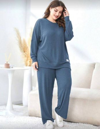 Mulvari مجموعة قطعتين من بنطال وبلوزة رياضية مع تفاصيل رقع زائدة ذات أكتاف متدلية