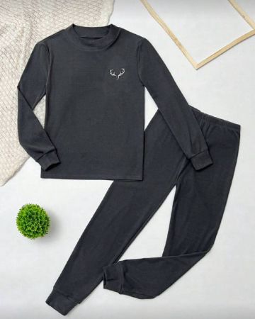 مجموعة بيجامة مكونة من قميص كم طويل بياقة طاقم مطرز وبنطال ضيق للمراهقين الذكور، مجموعة ملابس أساسية متعددة الاستخدامات مناسبة للمنزل والتنقل والمدرسة والأنشطة اليومية والعطلات والخارج والحفلات، مناسبة للخريف والشتاء