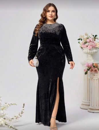 SHEIN Belle فستان سهرة أنيق وأنيق للنساء ذوات الحجم الكبير للمناسبات والحفلات، مصمم من الفيلكت الفاخر والمرن مع تصميم مرصع بالألماس، بخصر كبير باللون الأسود. فستان سهرة رسمي للنساء للخريف والشتاء، مع تصميم الخرز والخصر الذي يضفي أناقة وأناقة، مع إضفاء مظهر أنحف. مناسب لحفلات العشاء والكريسماس والحفلات الرسمية كضيف حفل زفاف أو تخرج.