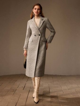 معطف صوف طويل فاخر من MOTF مع ياقة مدببة وتفاصيل ياقة وصفين من الأزرار